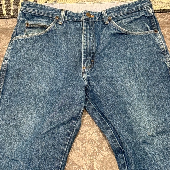 Wrangler Rugged Wear Men's Classic Fit Jean in Retro Stone 34x29 Mint Condition - Picture 2 of 5